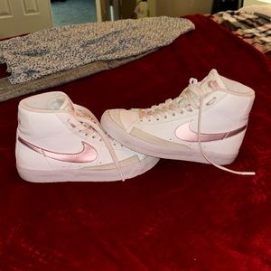 Barely Worn - Like New Women’s Nike Mid Blazer
